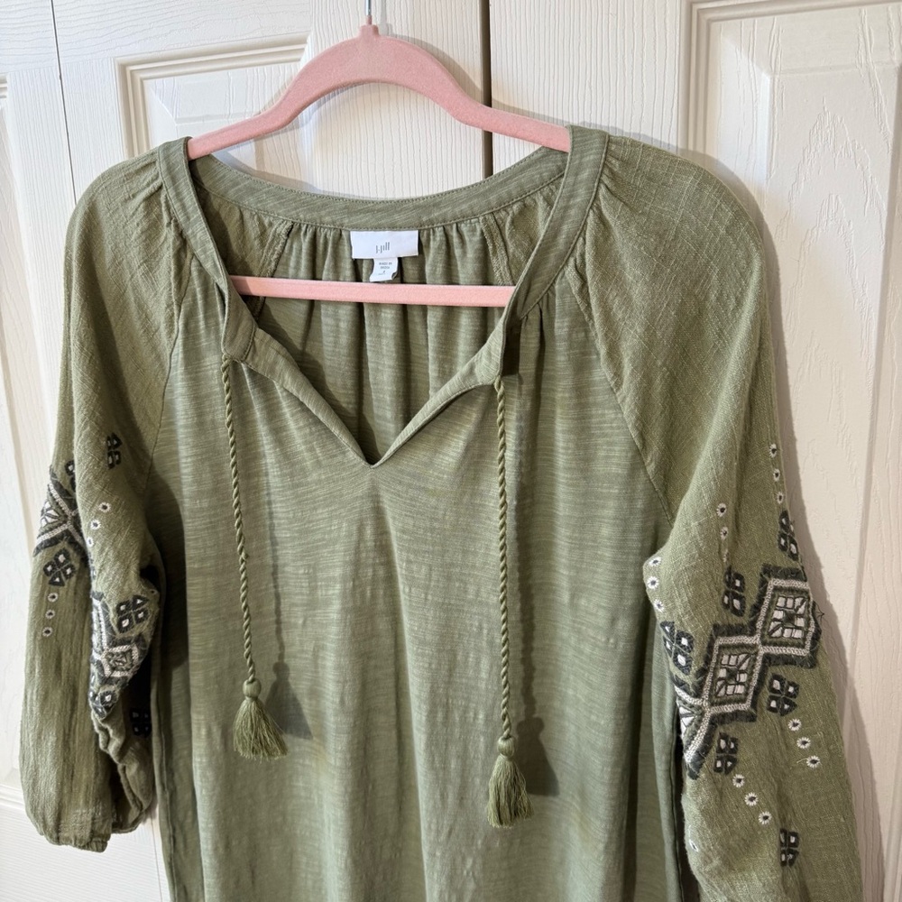 J.Jill Olive Green Boho Embroidered 3/4 Sleeve Tunic Top Tassel V-Neck Size S - Picture 3 of 11